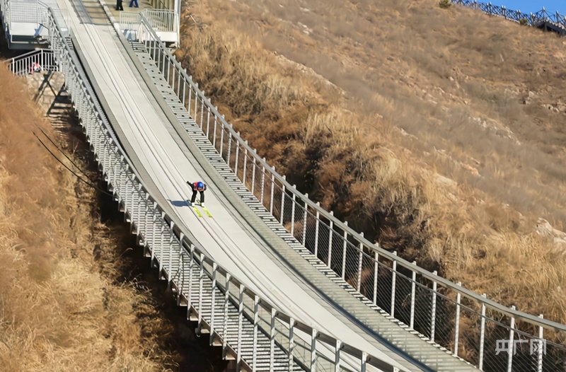 冰雪春天丨冰雪奇“冀”万象新雪舞太行双轨竞